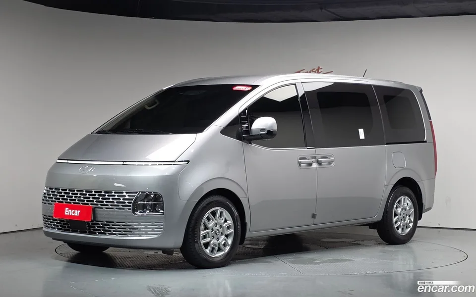 Hyundai Staria 3 2025 — photo 1, buy with delivery to Moscow