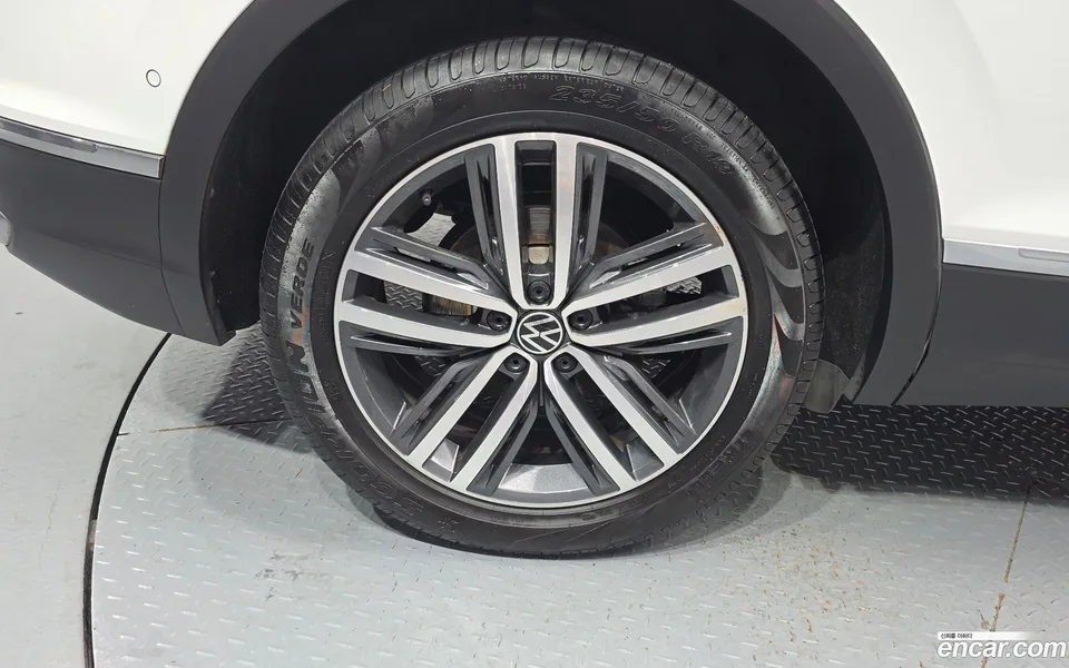 Volkswagen Tiguan 2.0 TDI 2023 — thumbnail 2