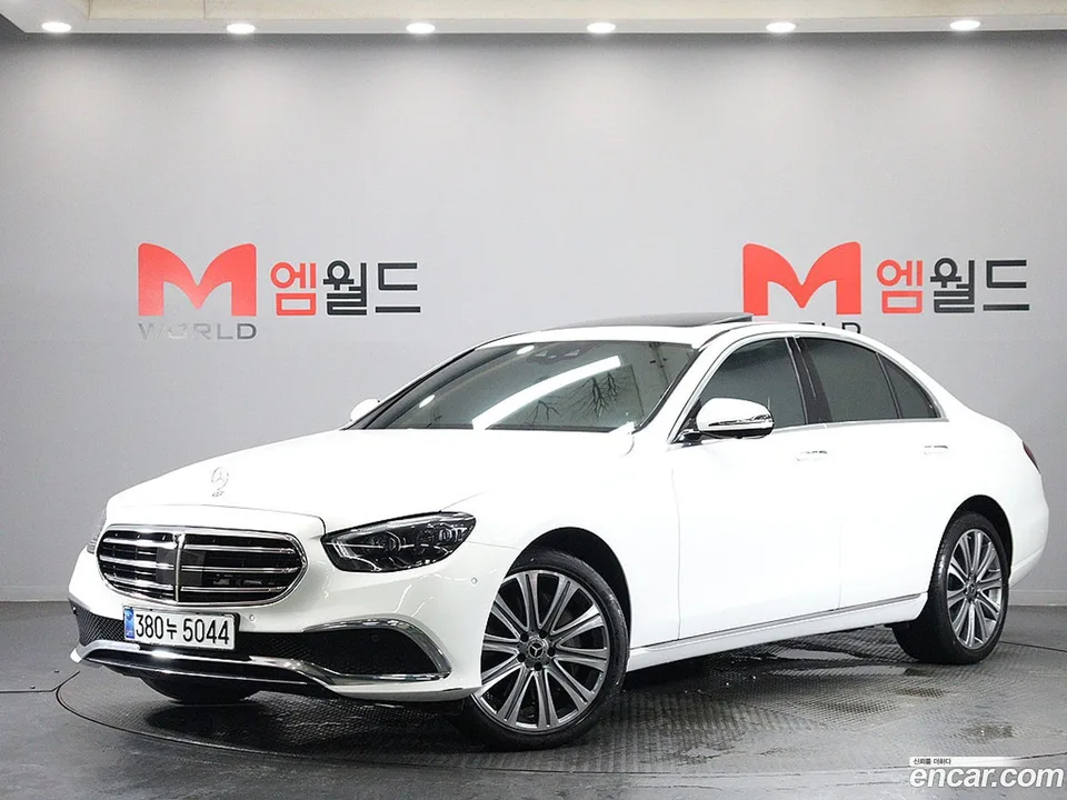 Mercedes-Benz E-Class E300e 4MATIC 2023 — photo 1, buy with delivery to Moscow