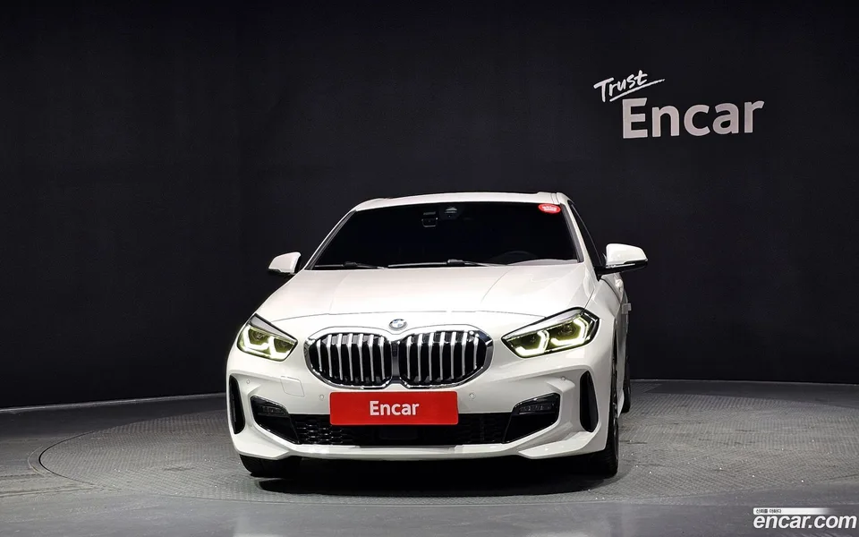 BMW 1 Series 120i M 2022 — thumbnail 3