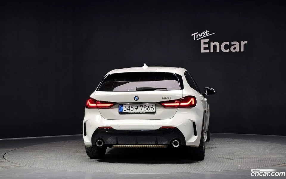 BMW 1 Series 120i M 2022 — thumbnail 4
