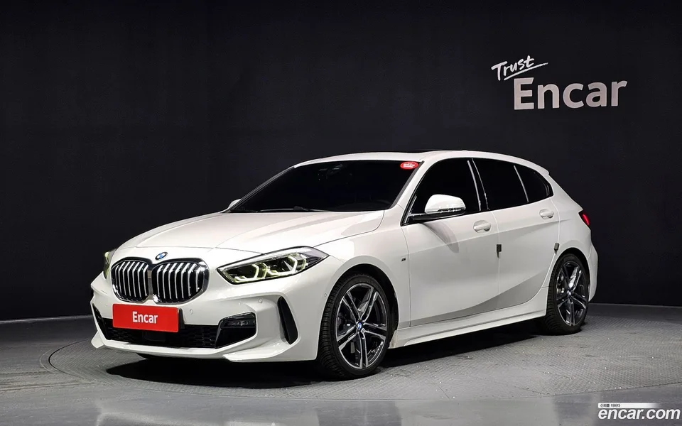 BMW 1 Series 120i M 2022 — photo 1, buy with delivery to Moscow