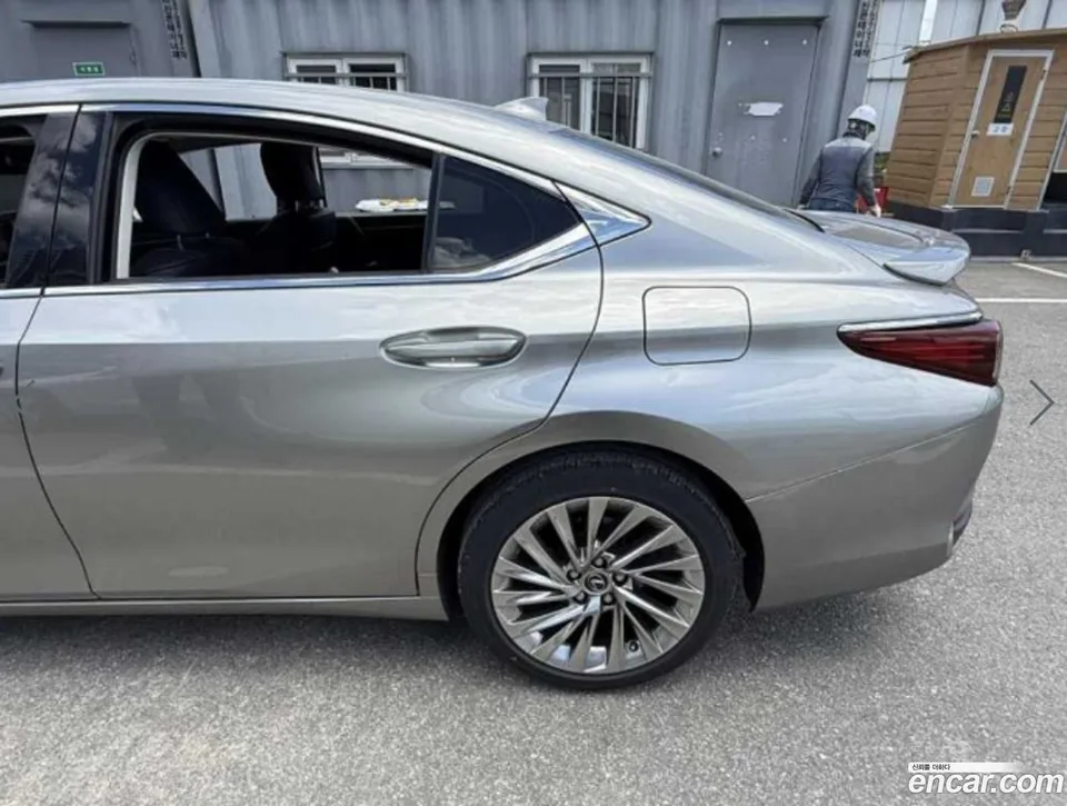 Lexus ES 300h 2022 — миниатюра 4