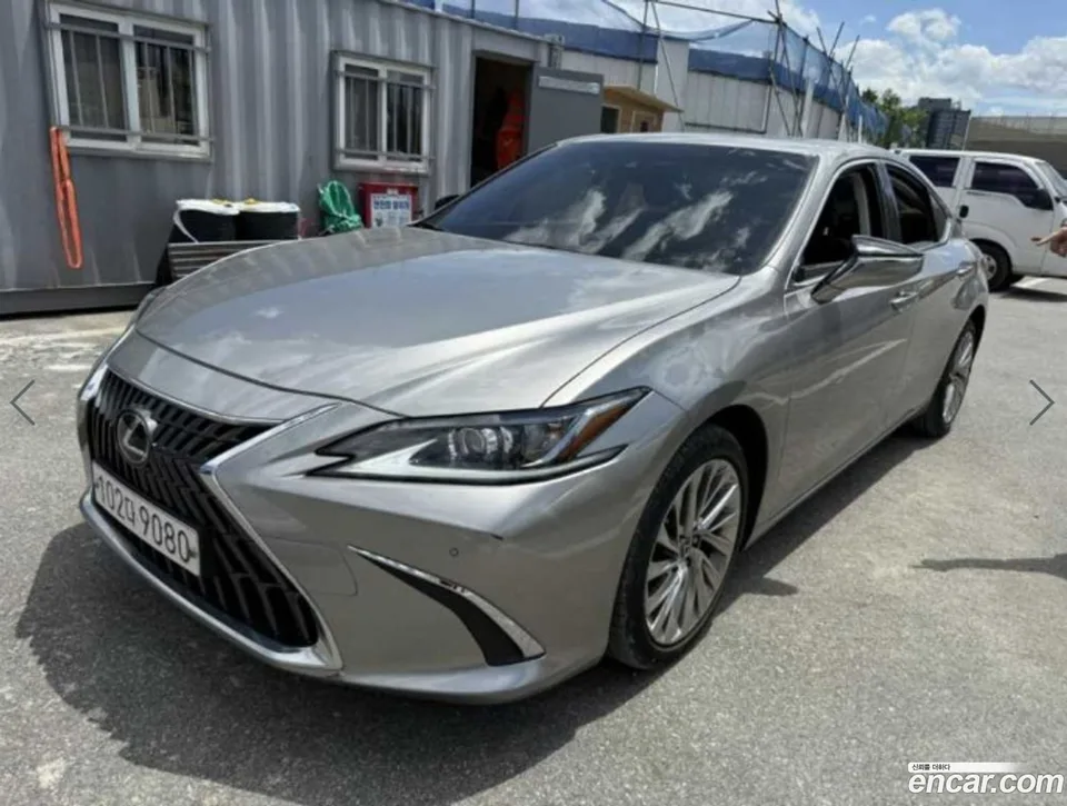 Lexus ES 300h 2022 — фото 1, купить с доставкой в Москву