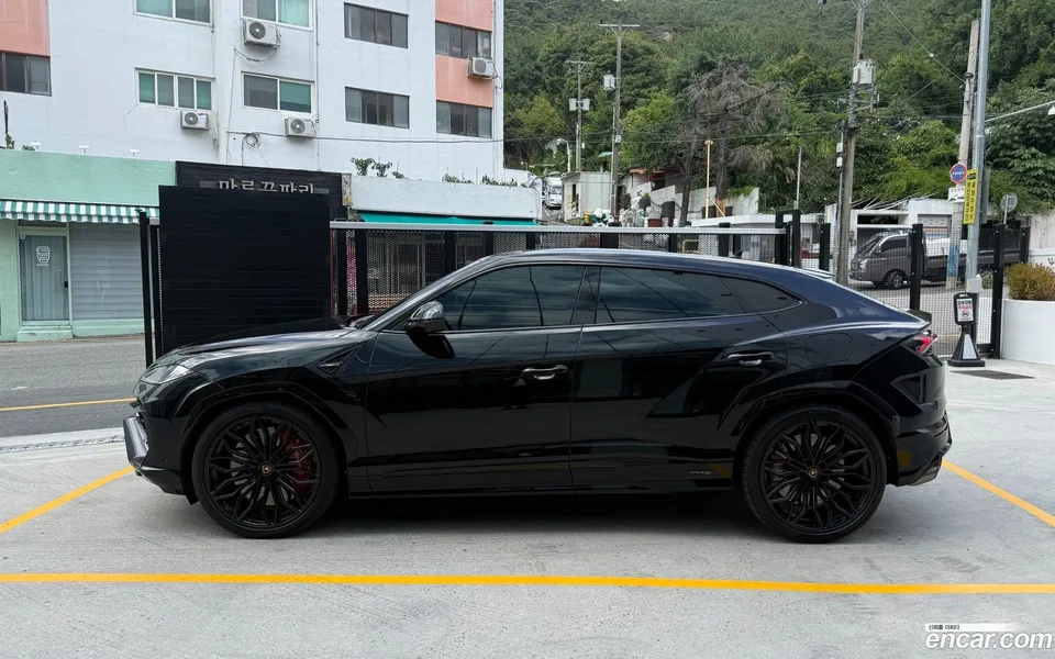 Lamborghini Urus 4.0 V8 SE 2025 — thumbnail 3