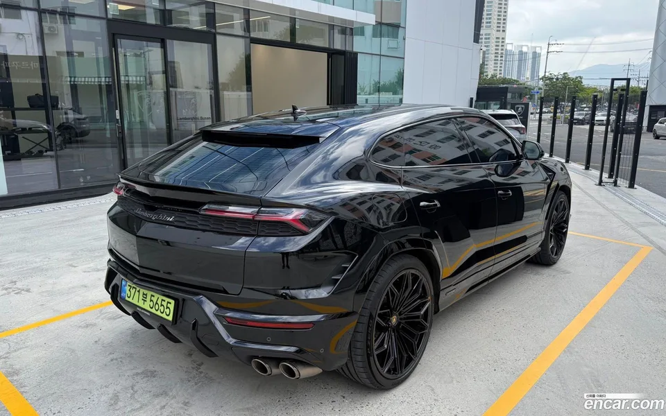 Lamborghini Urus 4.0 V8 SE 2025 — thumbnail 4
