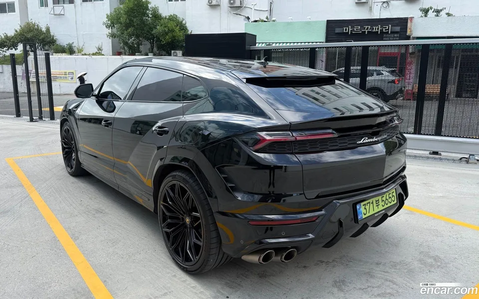 Lamborghini Urus 4.0 V8 SE 2025 — thumbnail 5