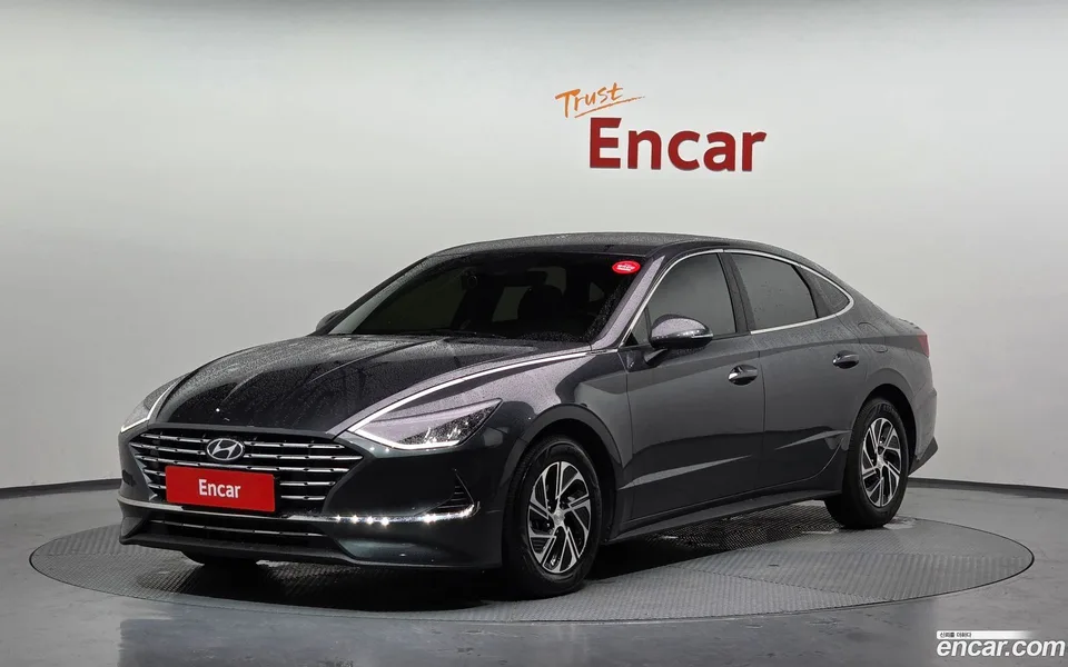 Hyundai Sonata Hybrid 2022 — photo 1, buy with delivery to Moscow