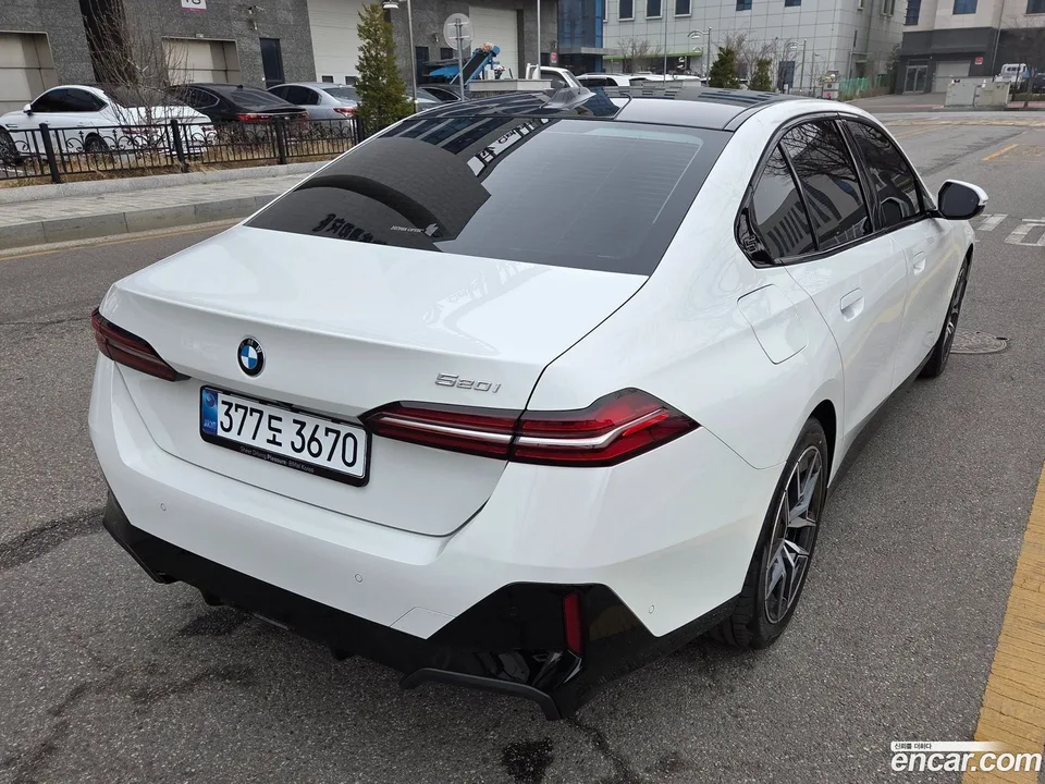 BMW 5 Series 520i M 2026 — thumbnail 3