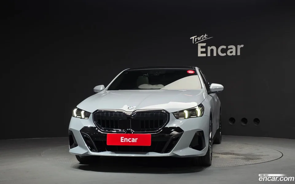 BMW 5 Series 520i 2025 — thumbnail 3