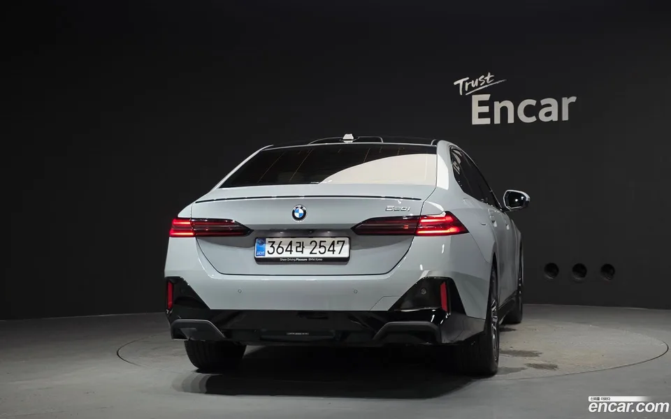 BMW 5 Series 520i 2025 — thumbnail 4