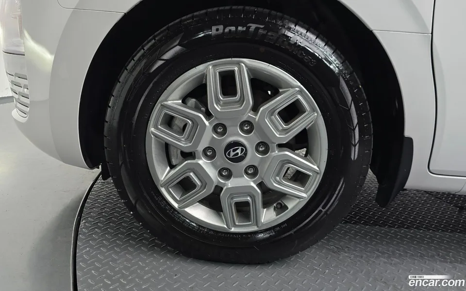 Hyundai Staria HEV 1.6 5 2025 — thumbnail 2