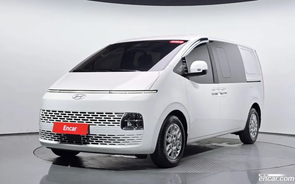 Hyundai Staria HEV 1.6 5 2025 — photo 1, buy with delivery to Moscow