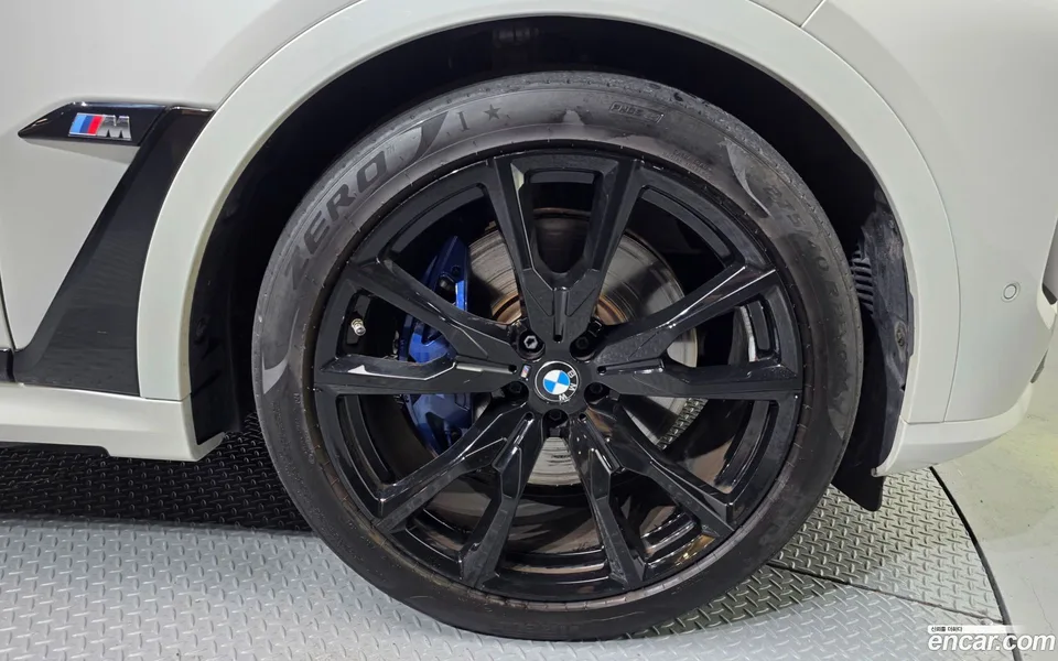 BMW X7 M60i xDrive M 6 2025 — thumbnail 5