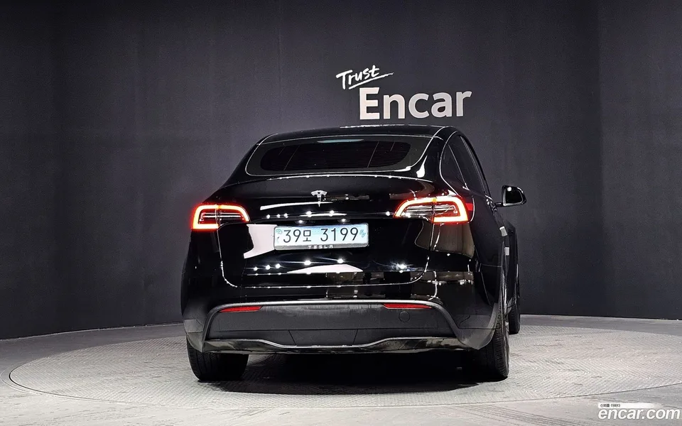 Tesla Model Y RWD 2024 — thumbnail 4