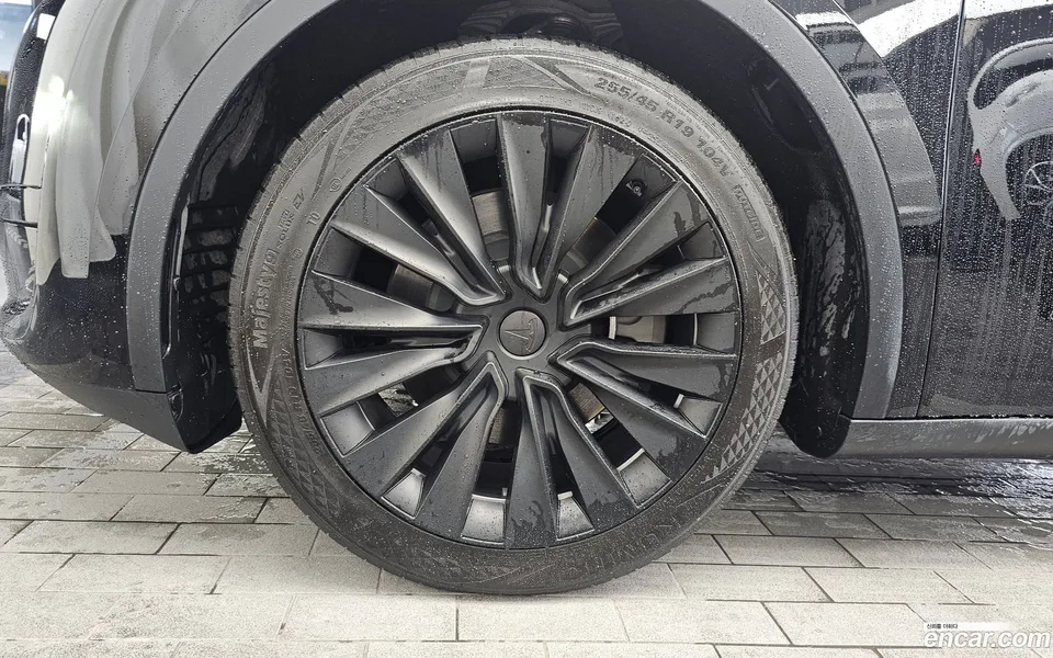Tesla Model Y RWD 2024 — thumbnail 5