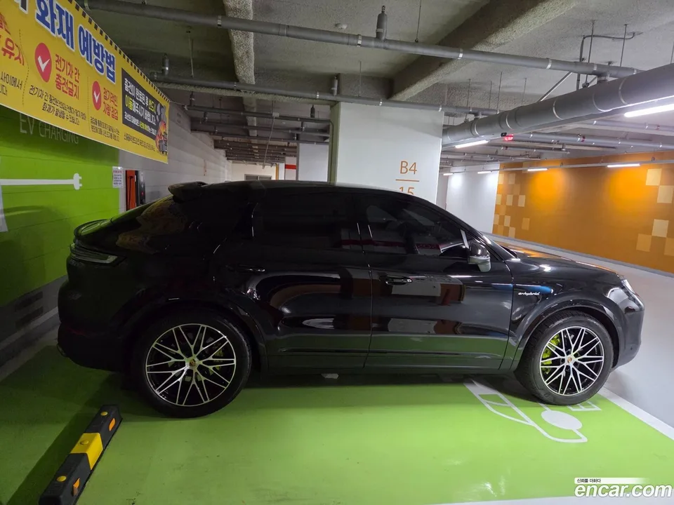 Porsche Cayenne 3.0 2025 — thumbnail 2
