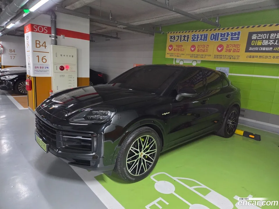 Porsche Cayenne 3.0 2025 — photo 1, buy with delivery to Moscow