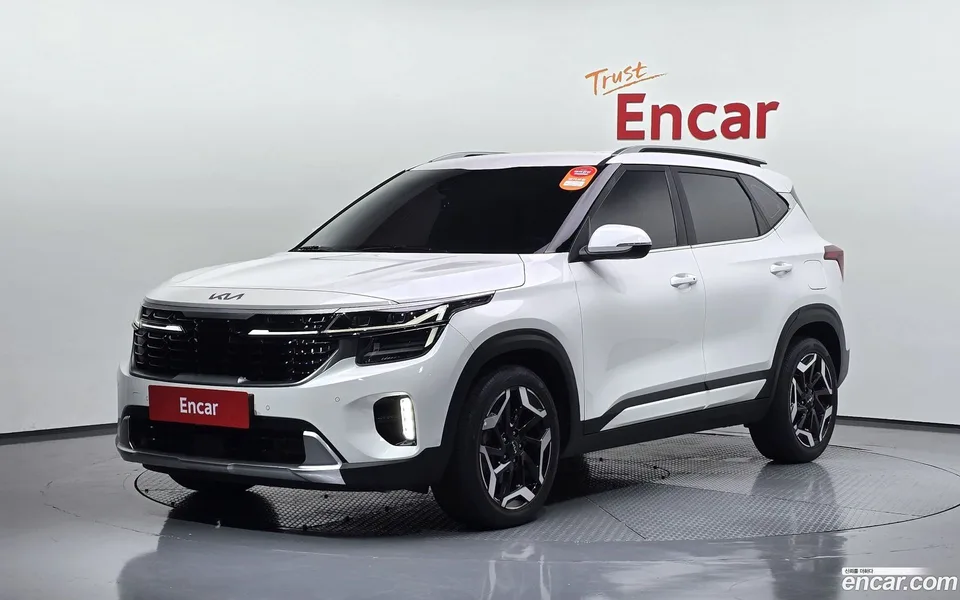 Kia Seltos 1.6 2WD 2023 — photo 1, buy with delivery to Moscow