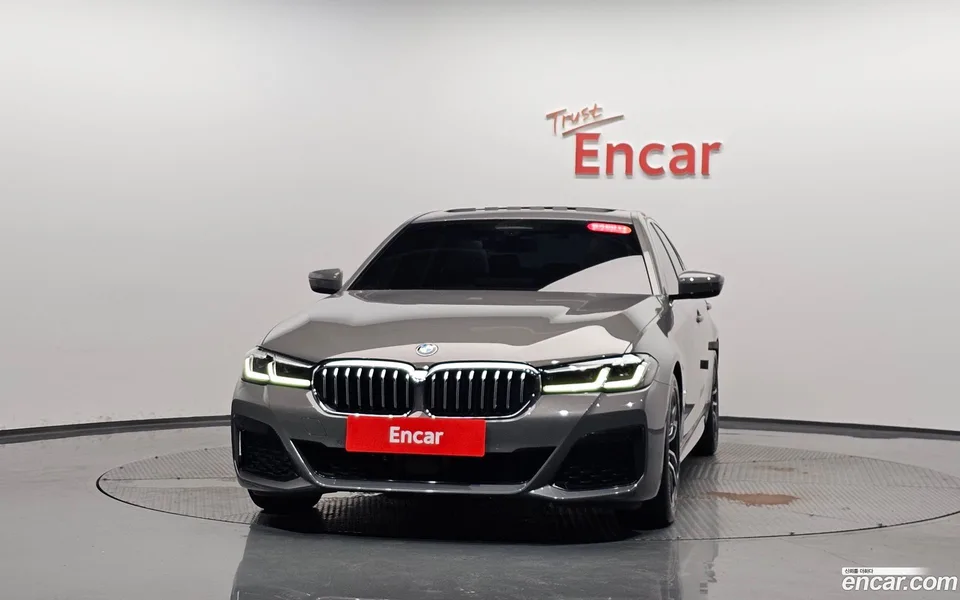 BMW 5 Series 520i M 2022 — thumbnail 3