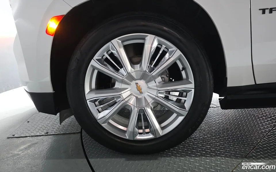Chevrolet Tahoe 6.2 4WD 2023 — thumbnail 5