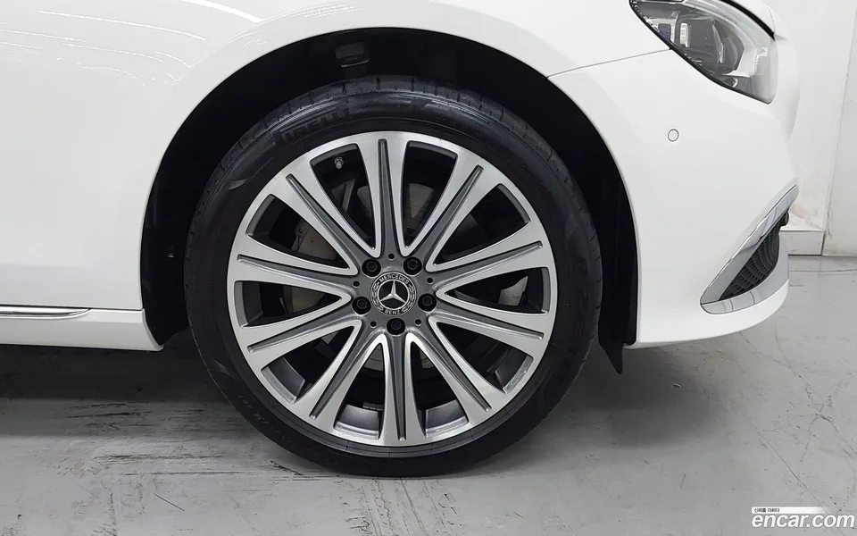 Mercedes-Benz E-Class E350 4MATIC 2023 — thumbnail 2