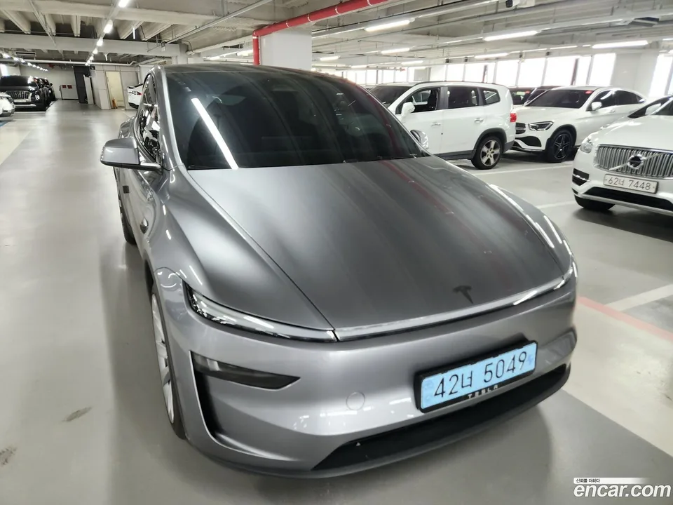 Tesla Model Y AWD 2025 — thumbnail 3