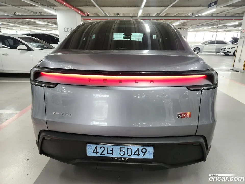 Tesla Model Y AWD 2025 — thumbnail 5