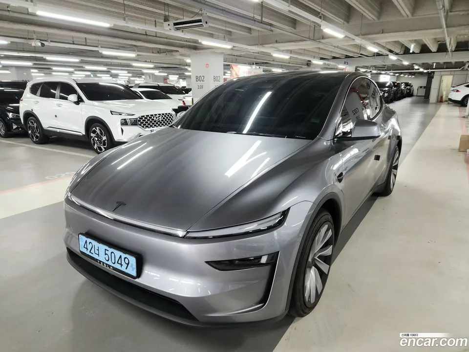 Tesla Model Y AWD 2025 — photo 1, buy with delivery to Moscow