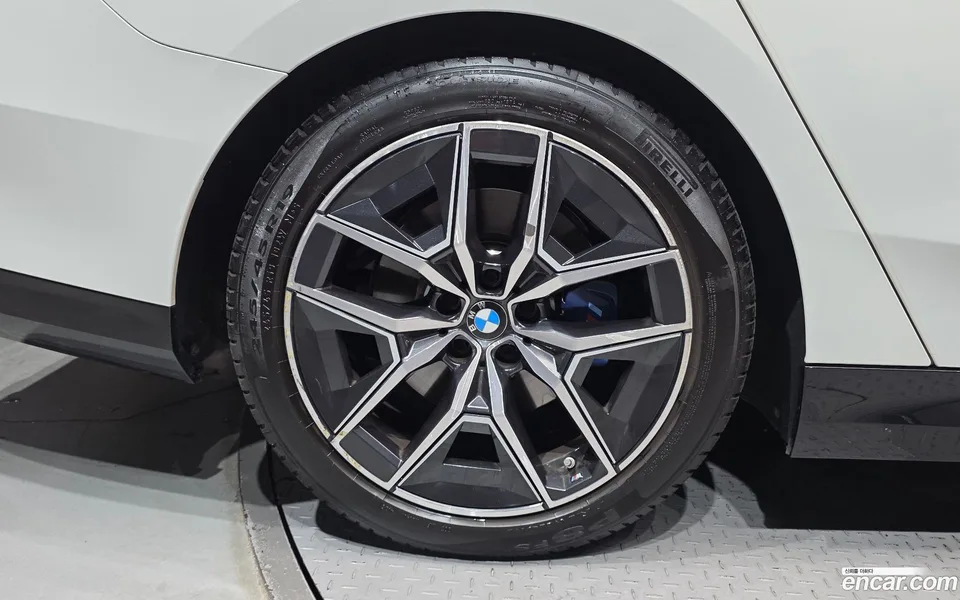 BMW 5 Series 523d M 2024 — миниатюра 2
