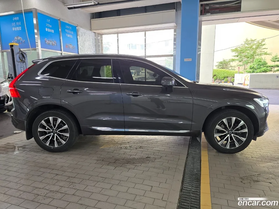 Volvo XC60 B5 2023 — thumbnail 2