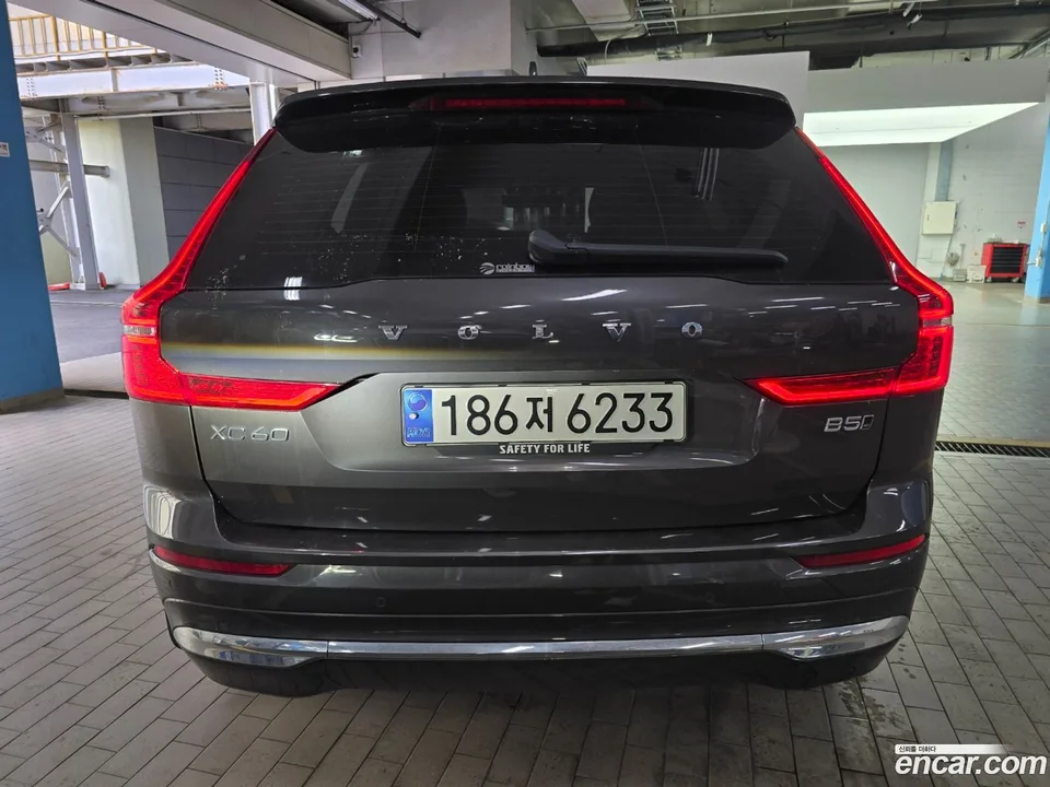 Volvo XC60 B5 2023 — thumbnail 3