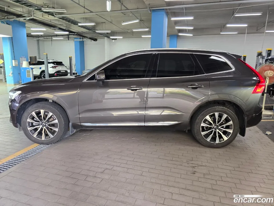 Volvo XC60 B5 2023 — thumbnail 4