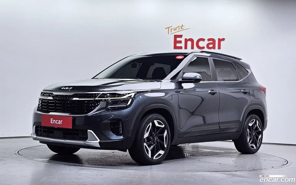 Kia Seltos 1.6 2WD 2023 — photo 1, buy with delivery to Moscow