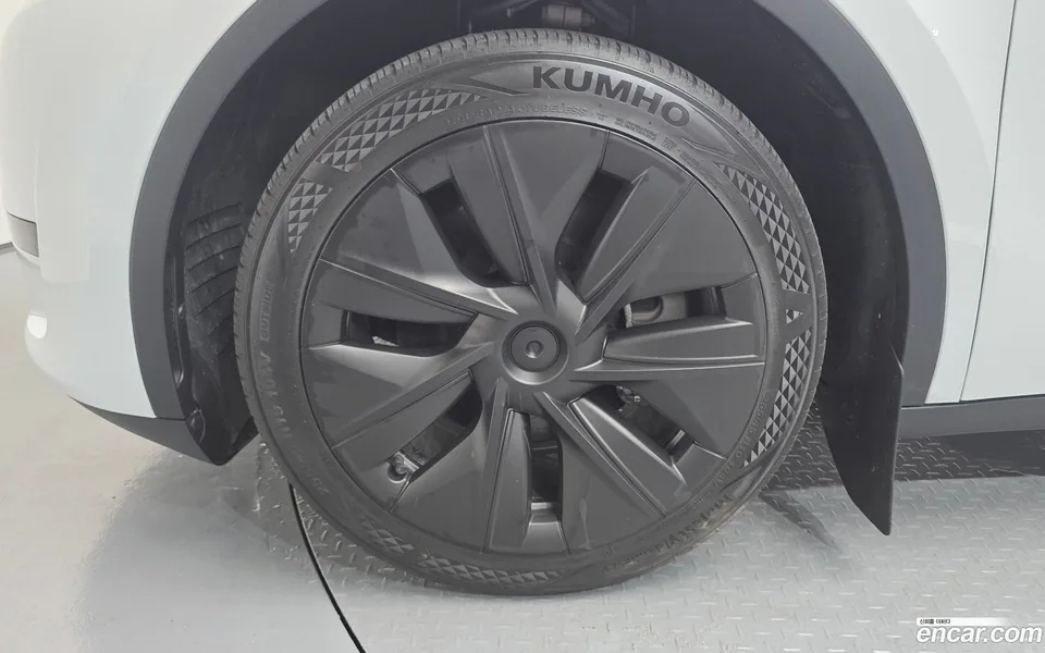 Tesla Model Y RWD 2024 — thumbnail 2