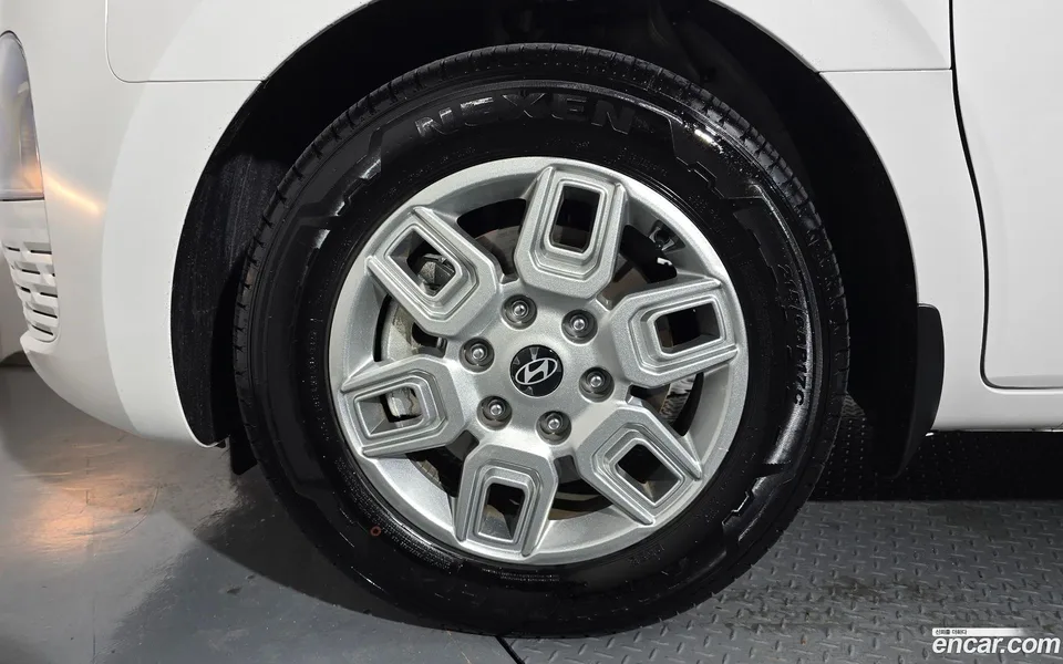 Hyundai Staria L3.5 5 2025 — thumbnail 2