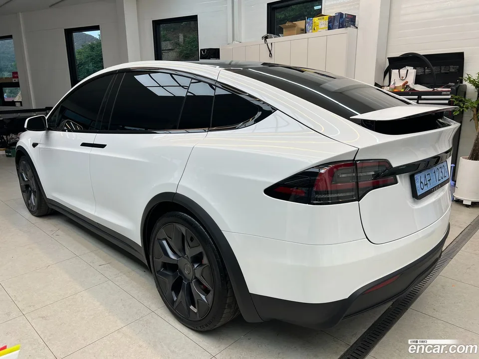 Tesla Model X 2026 — thumbnail 2