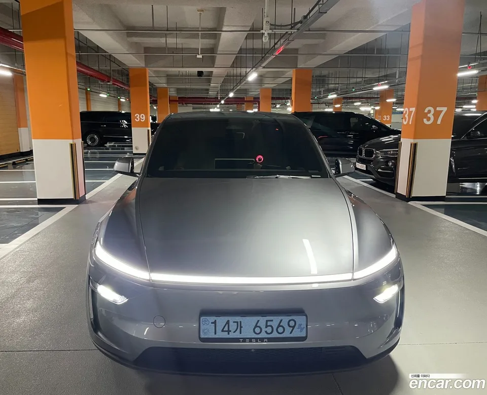 Tesla Model Y RWD 2026 — thumbnail 3