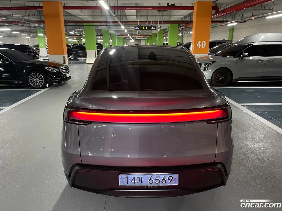 Tesla Model Y RWD 2026 — thumbnail 4