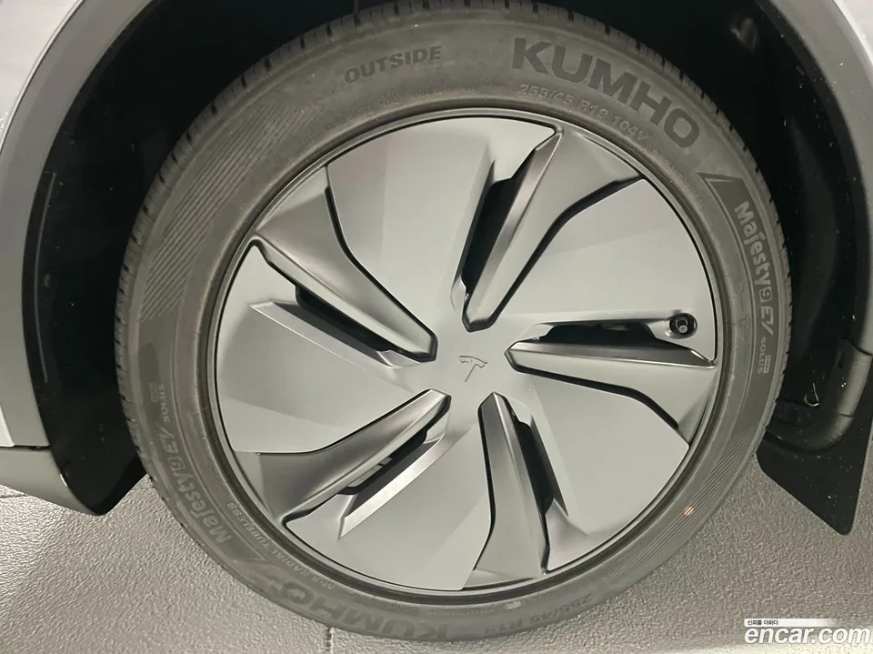 Tesla Model Y RWD 2026 — thumbnail 5