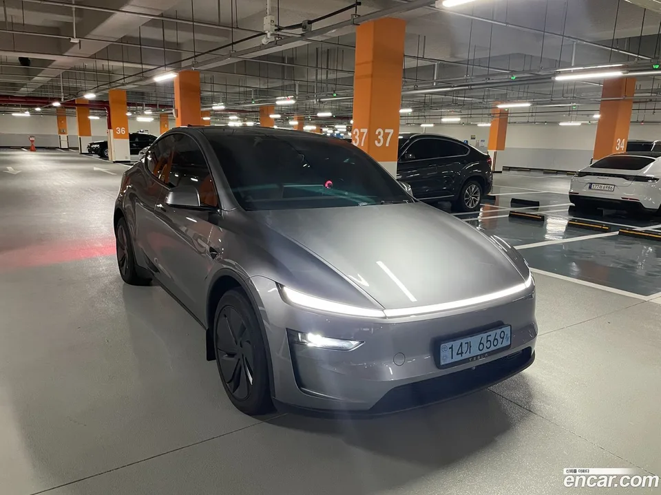 Tesla Model Y RWD 2026 — photo 1, buy with delivery to Moscow