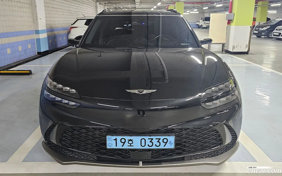 Genesis GV60 AWD 2023 — photo 1, buy with delivery to Moscow