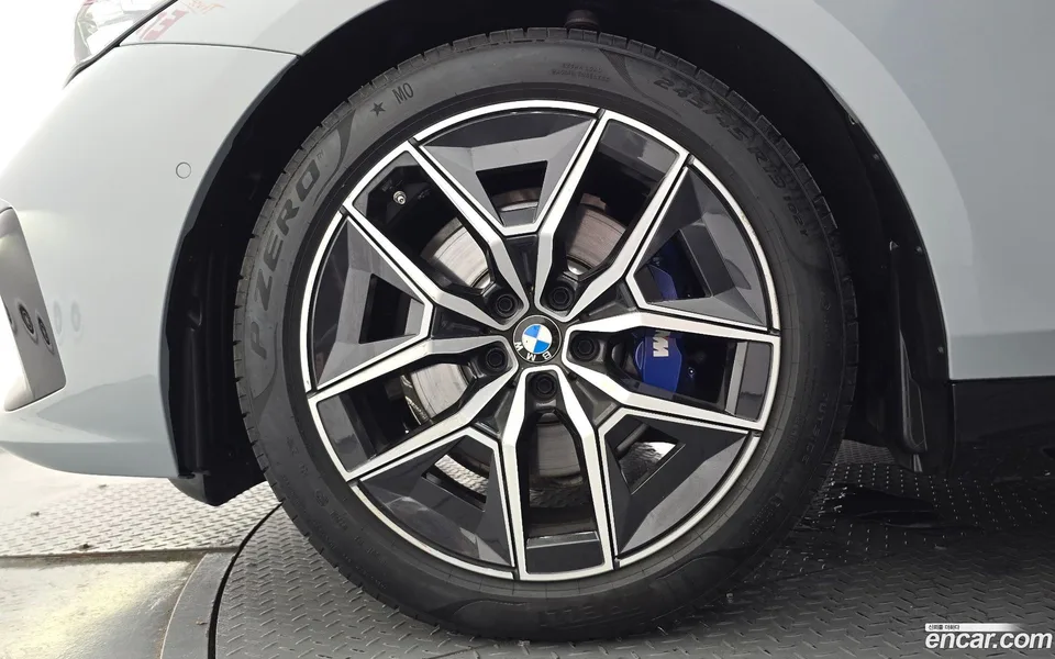 BMW 5 Series 520i M 2025 — thumbnail 2