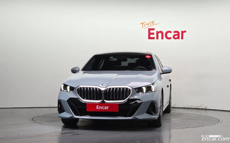 BMW 5 Series 520i M 2025 — thumbnail 3
