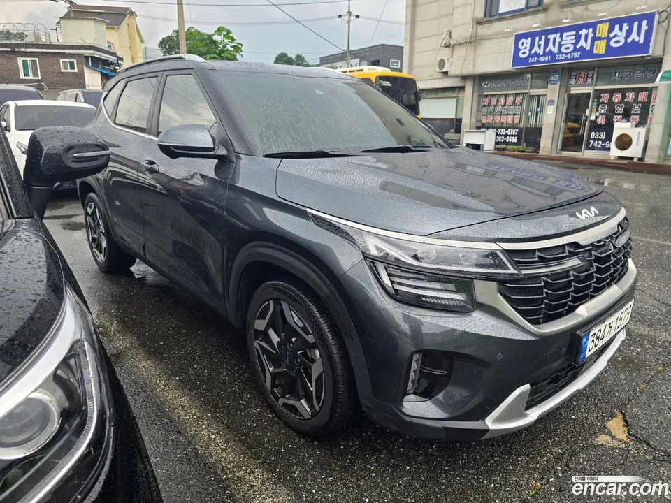 Kia Seltos 1.6 2WD 2023 — photo 1, buy with delivery to Moscow