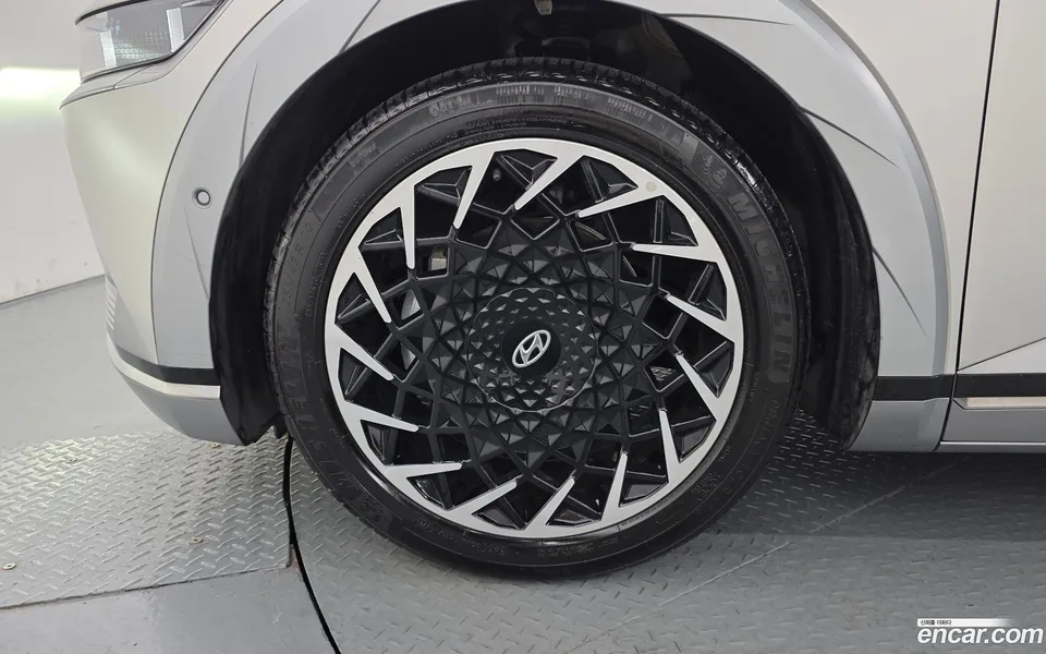 Hyundai Ioniq 5 2024 — thumbnail 2