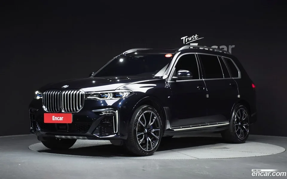 BMW X7 xDrive 40i M 6 2022 — photo 1, buy with delivery to Moscow