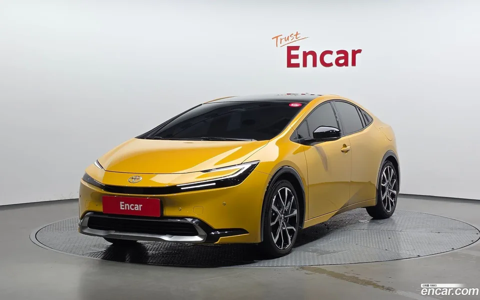 Toyota Prius 2.0 PHEV XSE 2026 — photo 1, buy with delivery to Moscow