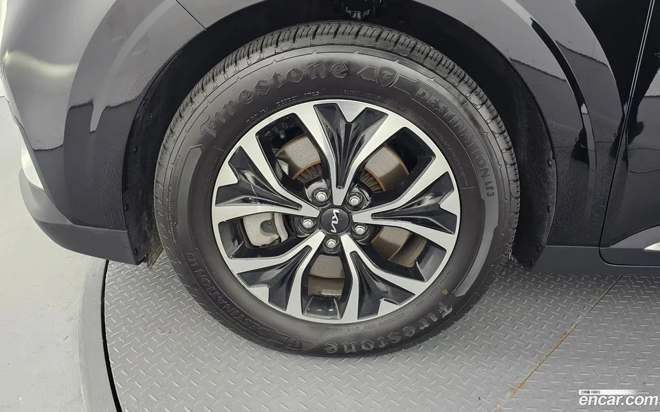 Kia Carnival 9 2023 — thumbnail 2