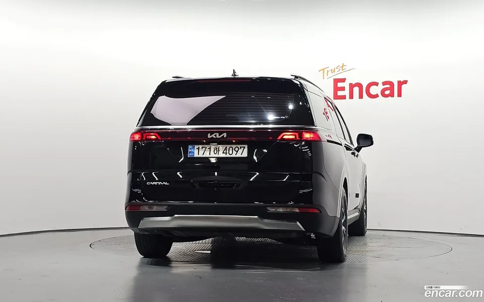 Kia Carnival 9 2023 — thumbnail 4